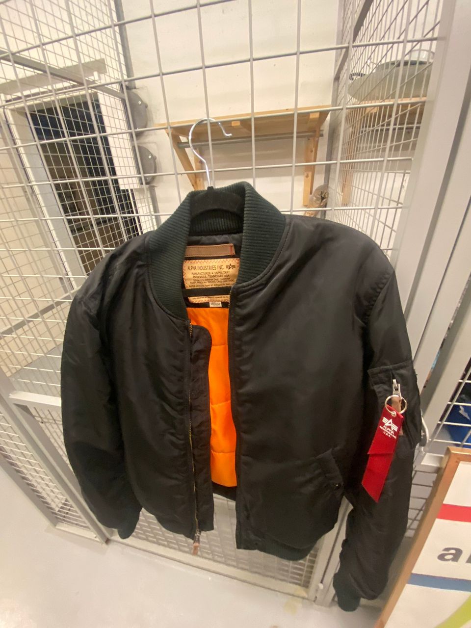 Myydään Alpha industries uusi takki