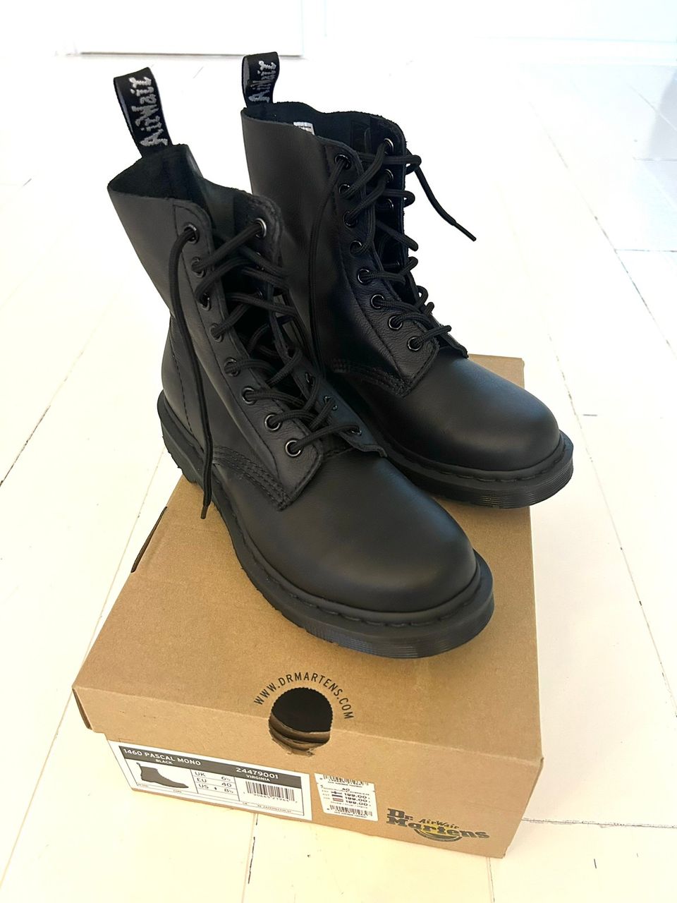 Uudet Dr Martens pascal mono koko 40