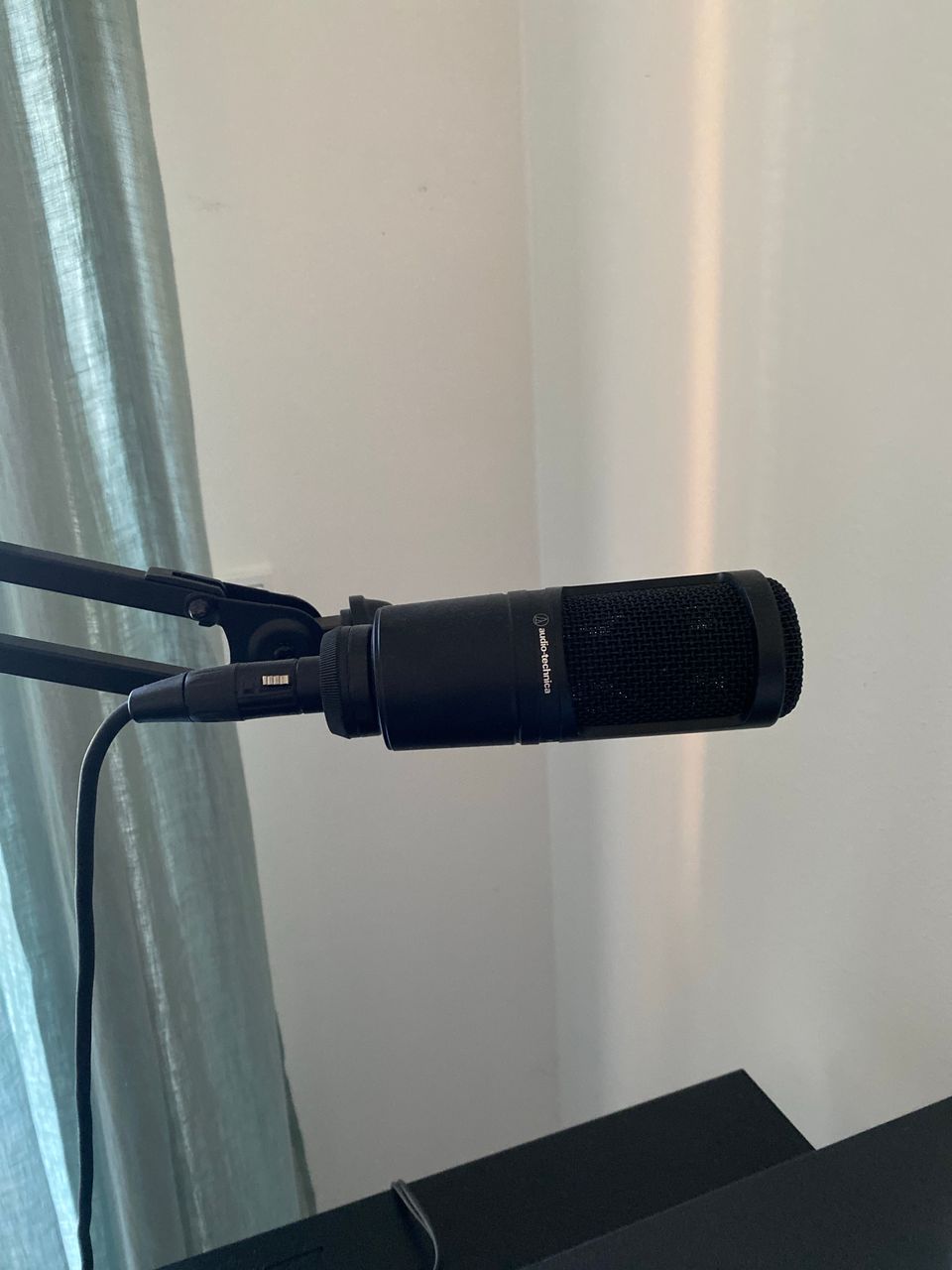 Audio-Technica AT2020 ja K&M standi