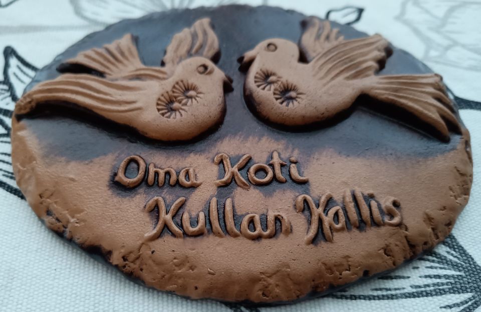 Oma koti kullan kaunis kyltti