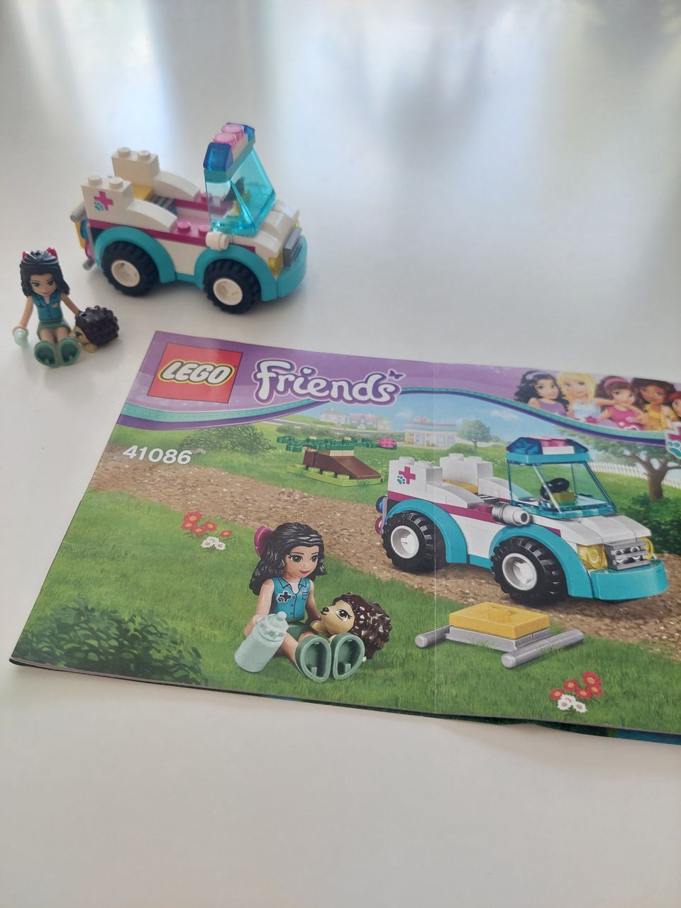 Lego Friends -eläinlääkärin auto