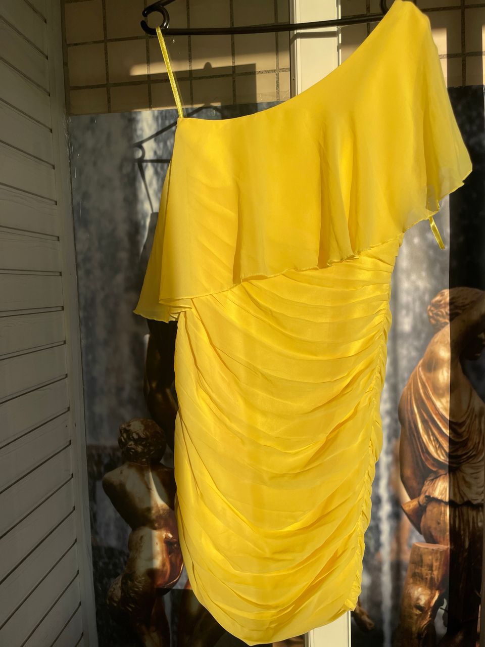Keltainen unelma mekko