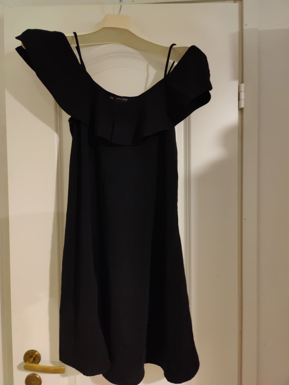 Myydään uudenveroinen musta mekko XS