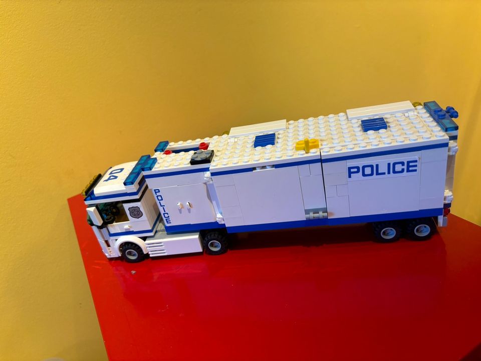 Lego Poliisiautoja/ajoneuvoja
