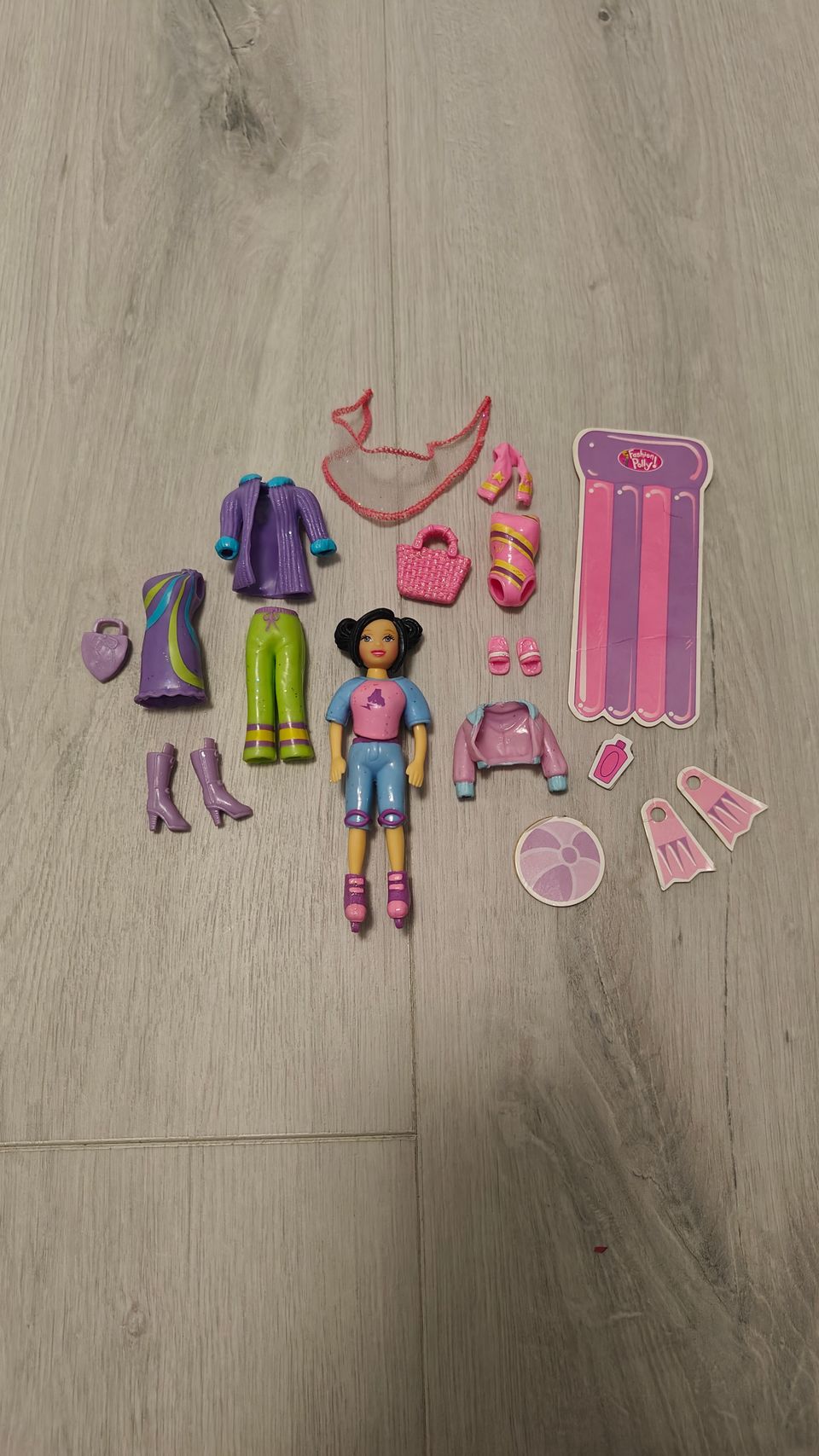 Fashion Polly Pocket nukke ja vaatteita