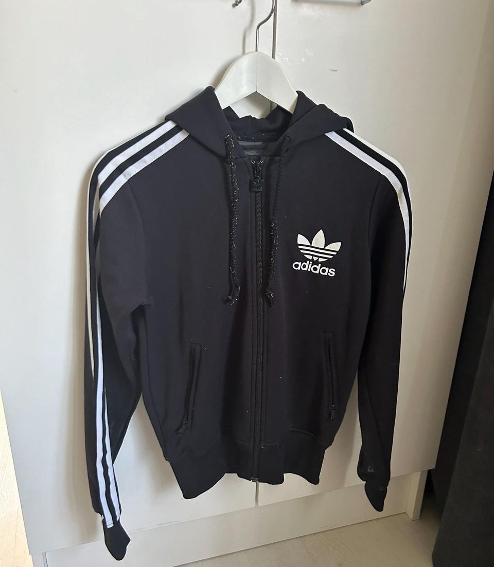 Adidas huppari koko 38 (unisex)