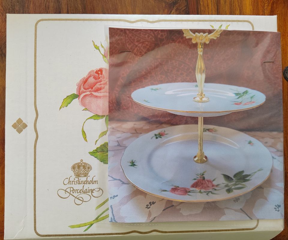 Klassinen kakkuteline, 2 kerrosta, ruusuteemalla, Christineholm Porcelaine