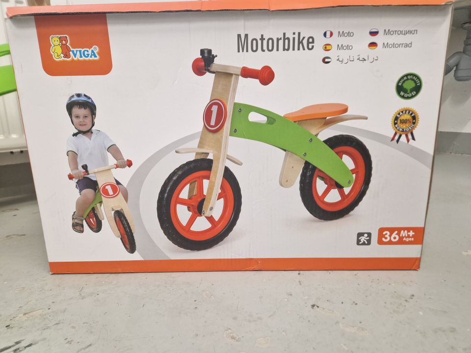 Lasten puinen potkupyörä