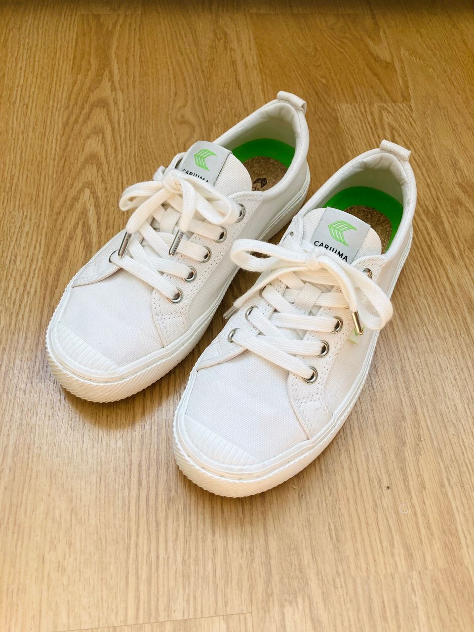 Cariuma OCA Low Off-White Canvas Sneaker, koko 38