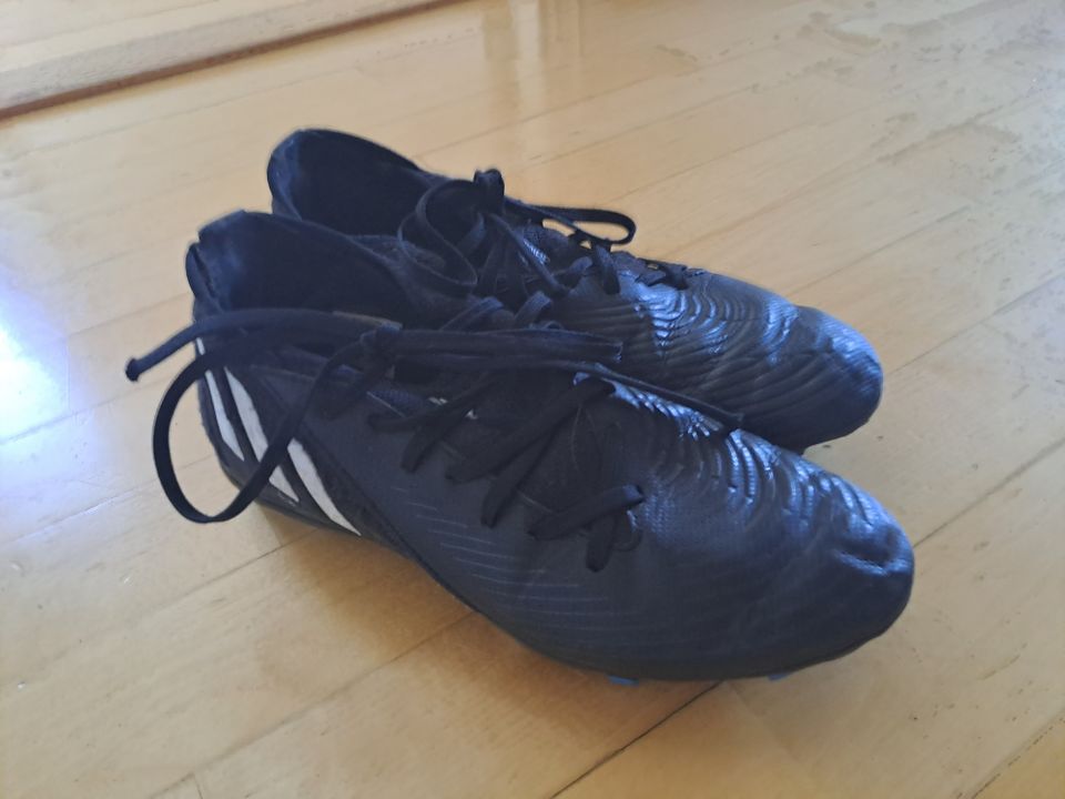 Adidas Predator nappikset koko 36