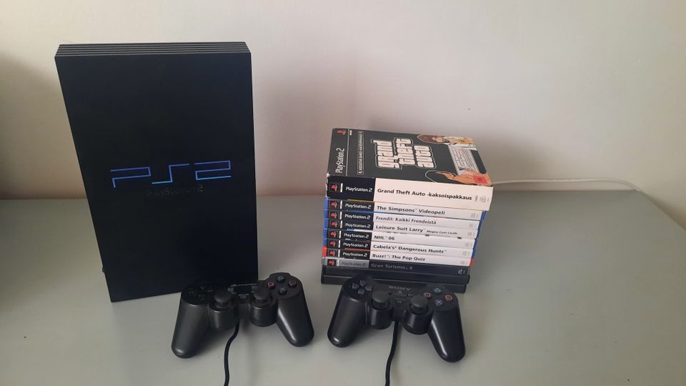 PS2, Kaksi ohjainta ja pelejä