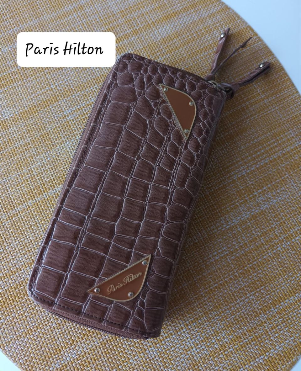 Paris Hilton lompakko
