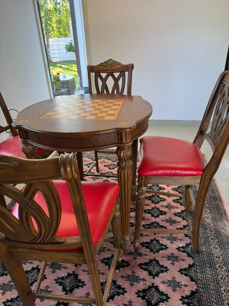 Pelipöytä + tuolit