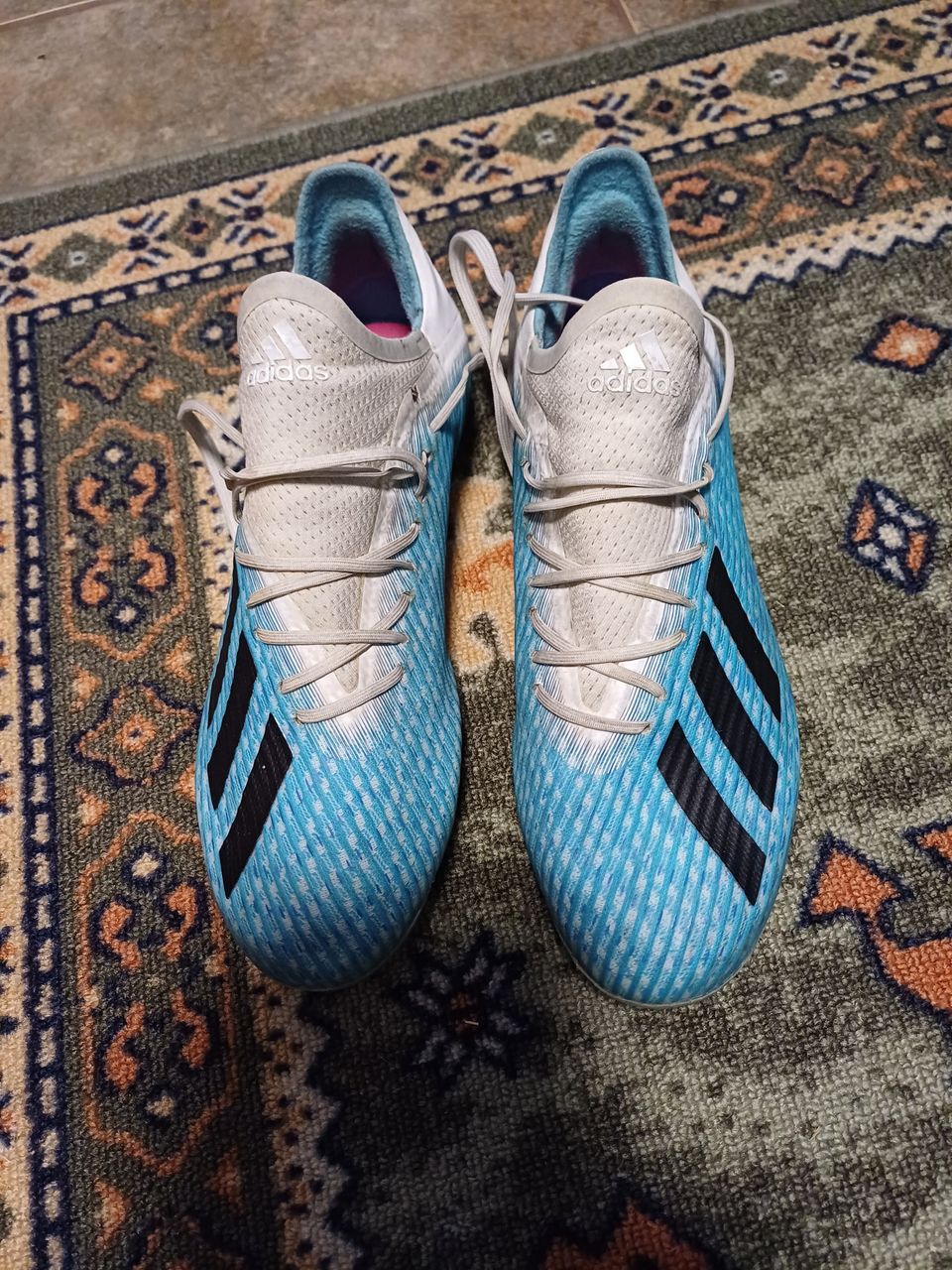 Adidas nappikset 39 1/3