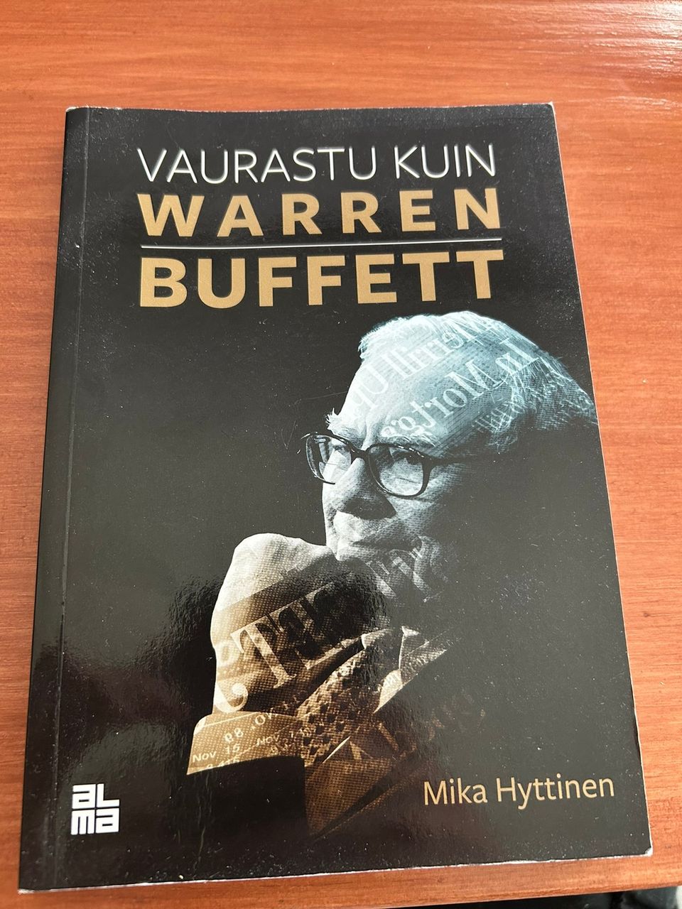 Kirja: Vaurastu kuin Warren Buffett (Mika Hyttinen)