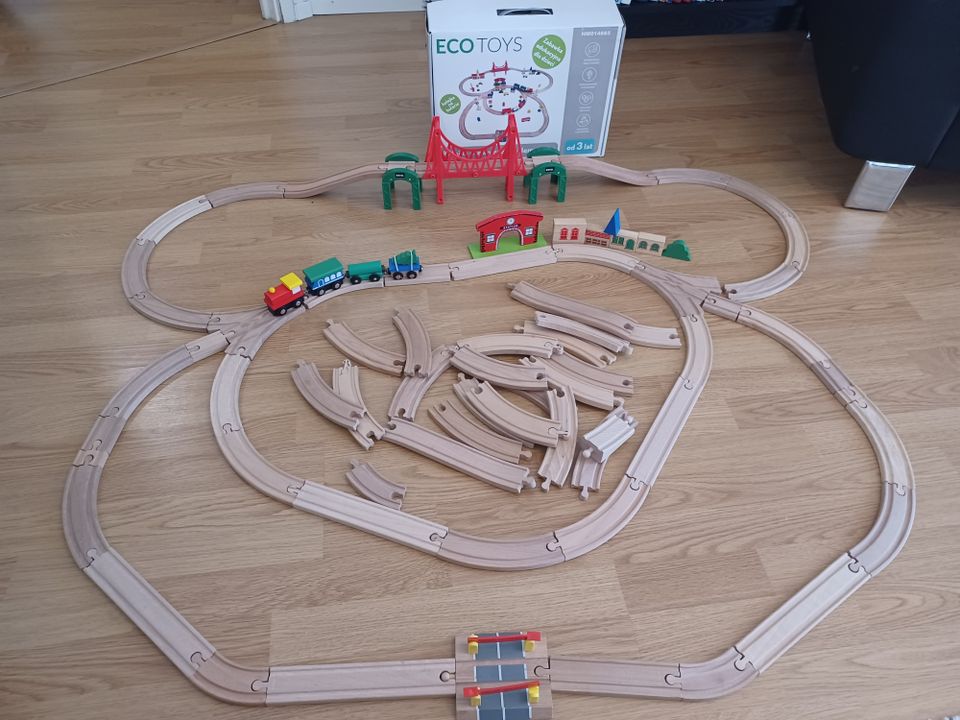 Brio / Eco Toys junarata ja paljon osia