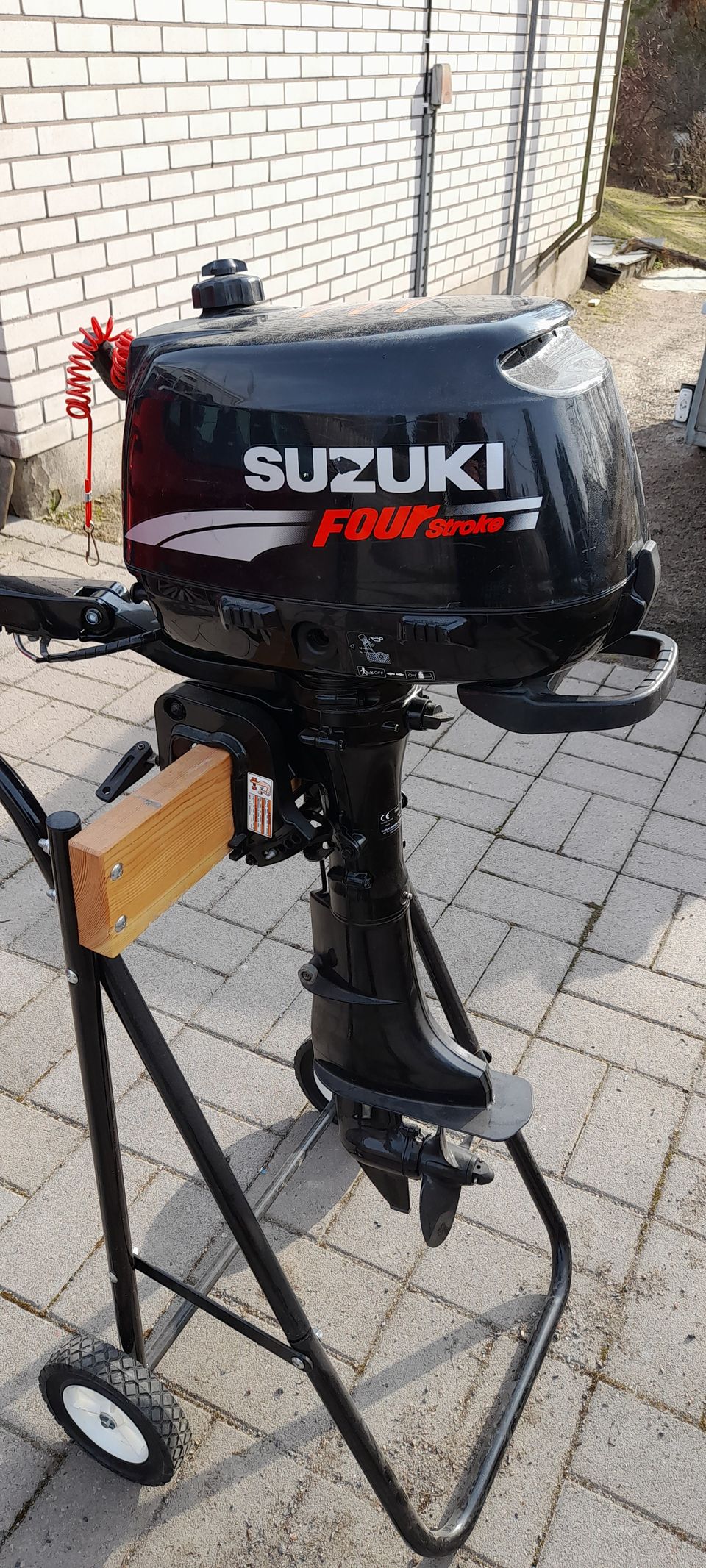 Suzuki DF4 perämoottori