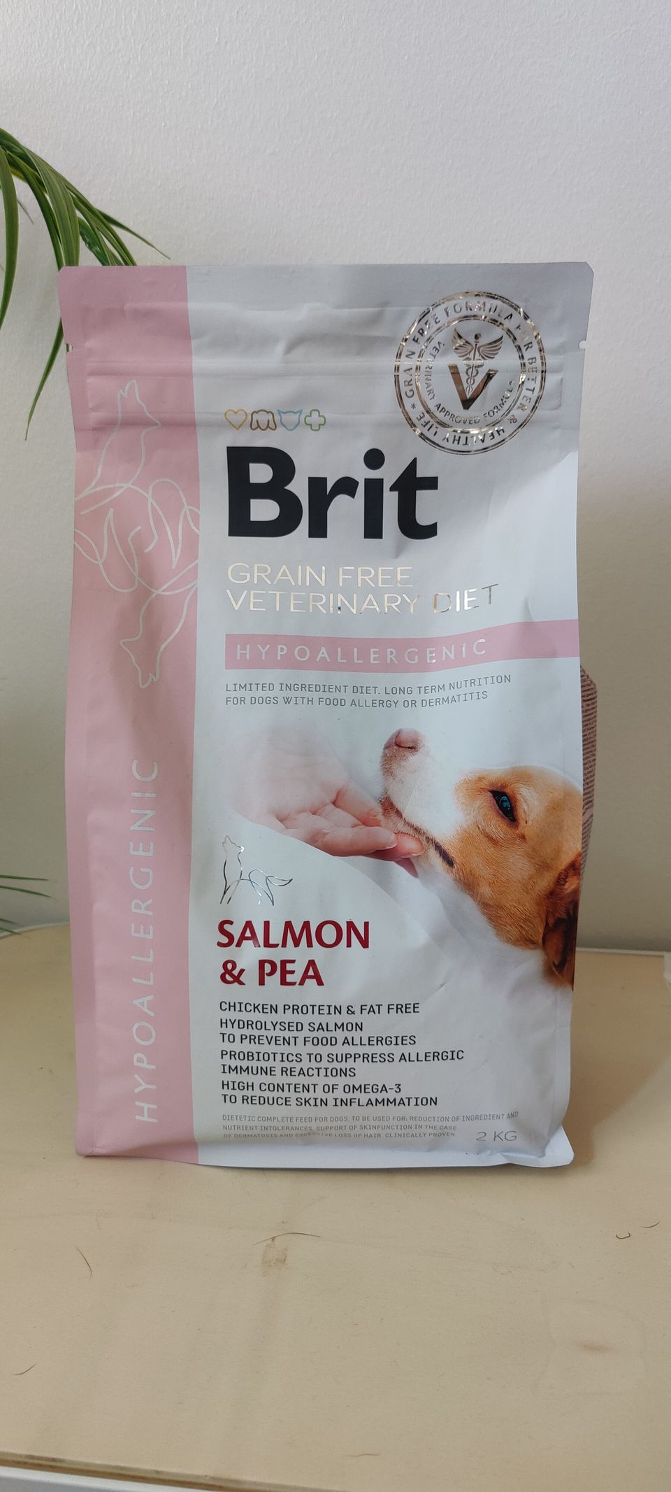 Brit hypoallergenic salmon & pea