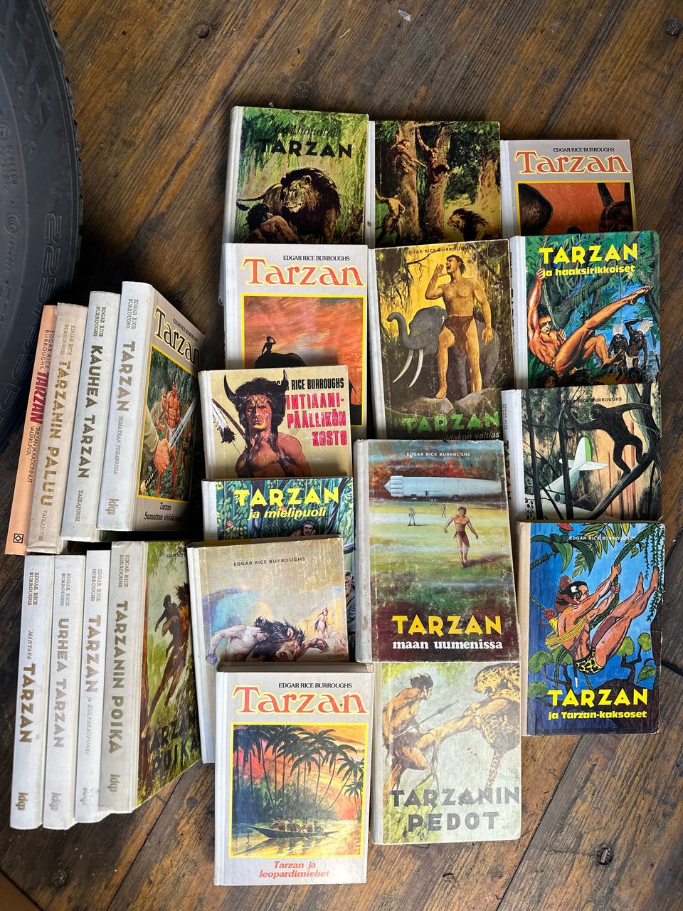 Tarzan kirjoja