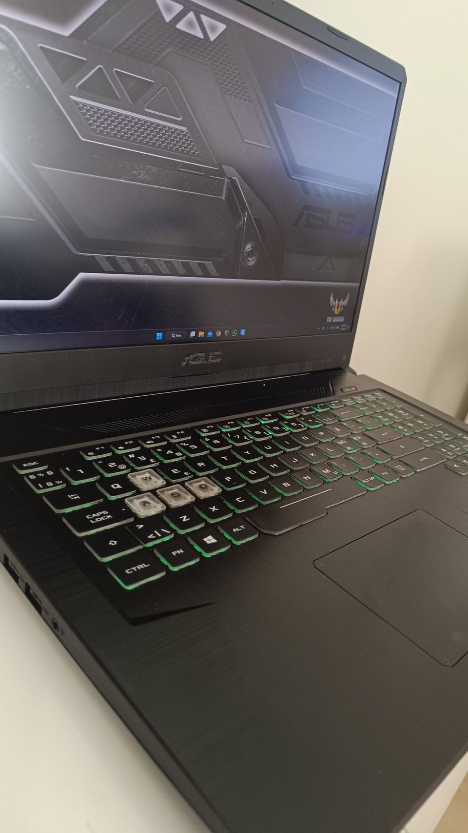 Asus TUF Gaming FX705G 17'3" Peliläppäri