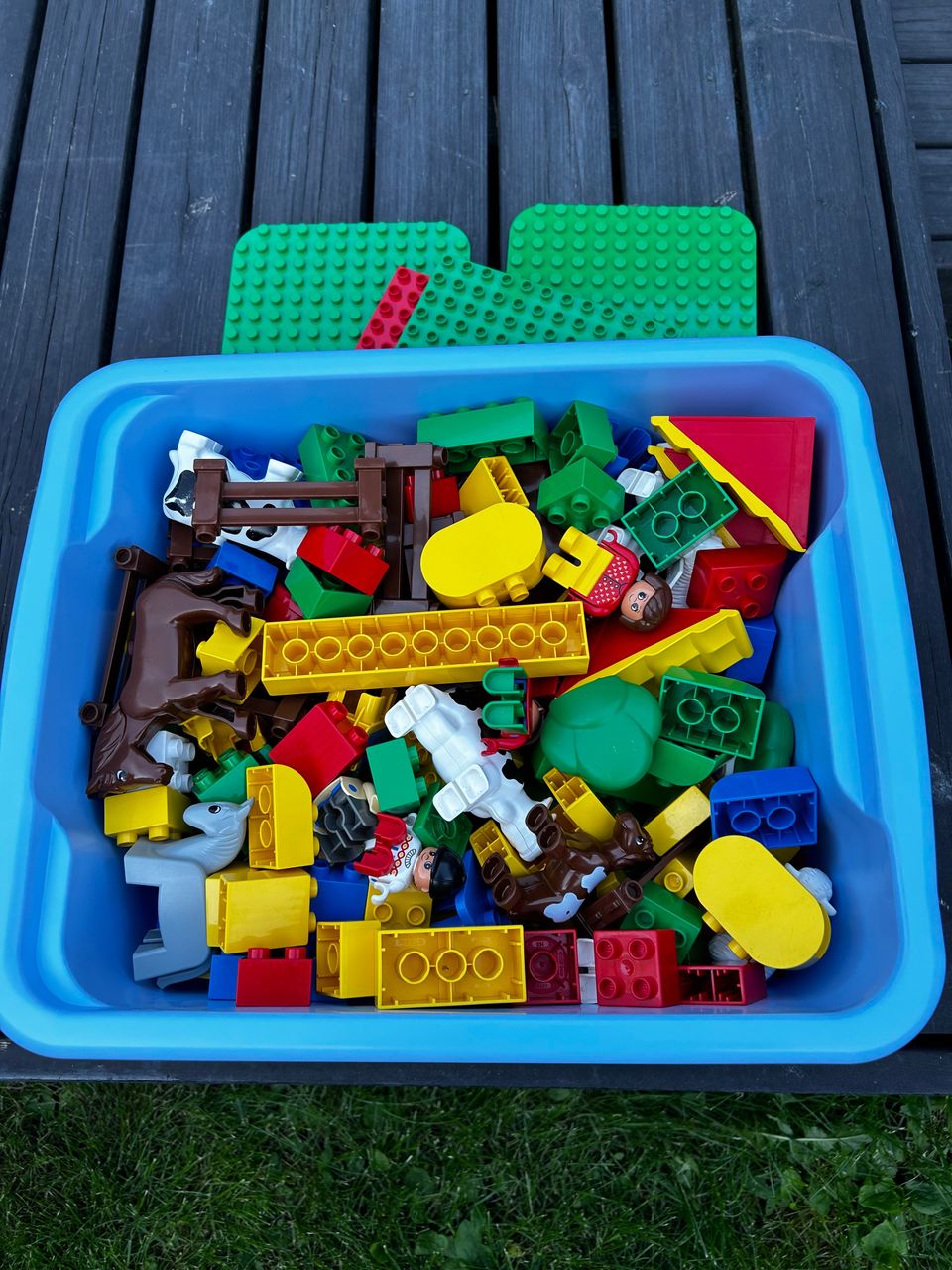 Lego Duploja iso laatikollinen