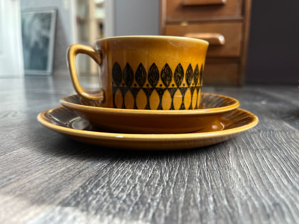 Norjalaiset vintage Stavangerflint kahvi-/teekupit. Kiiltävä lasite.