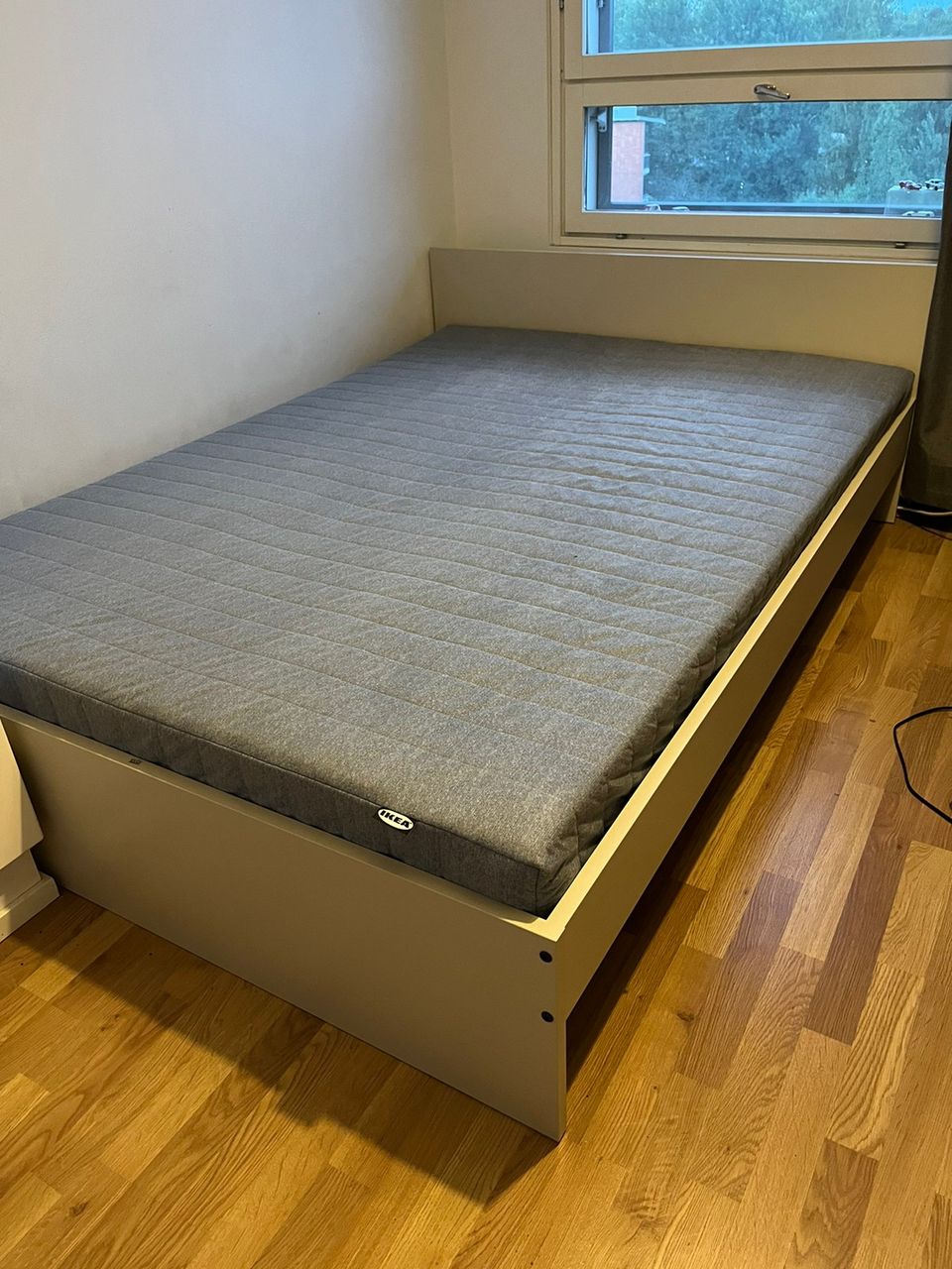 Ikea Gursken sängynrunko 140cm + patja