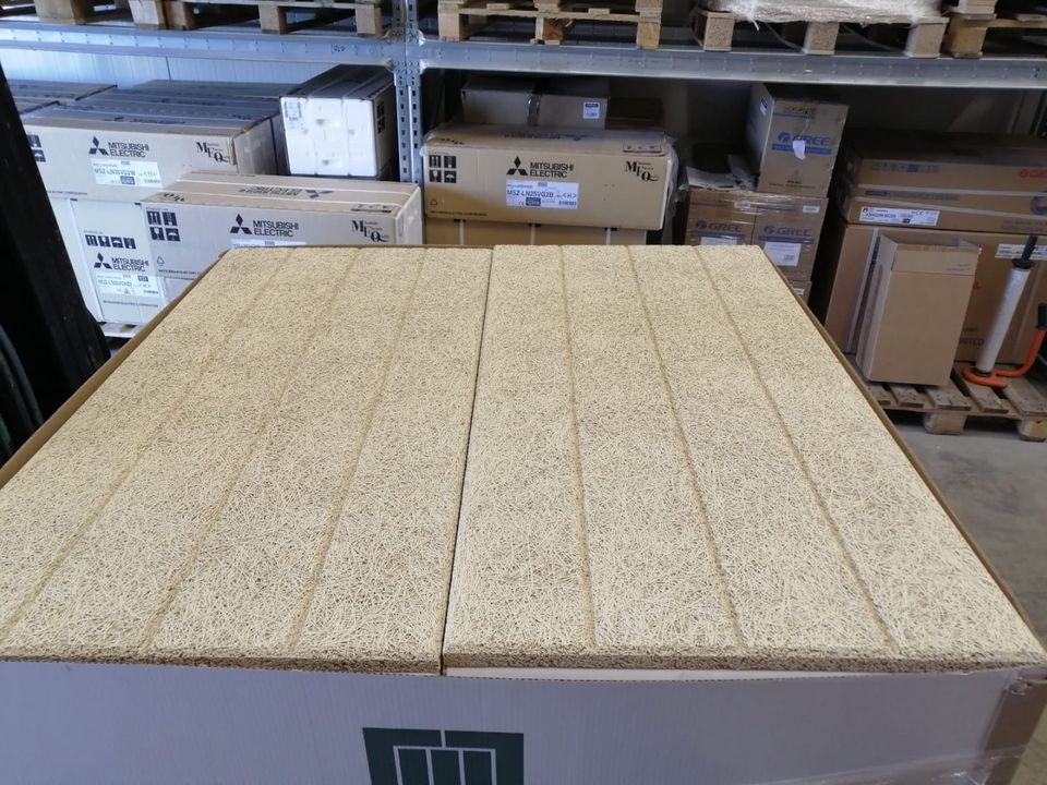 Uritettu beige (RAL 1015) puukuitu Cewood akustiikkalevy, 57,6 m2
