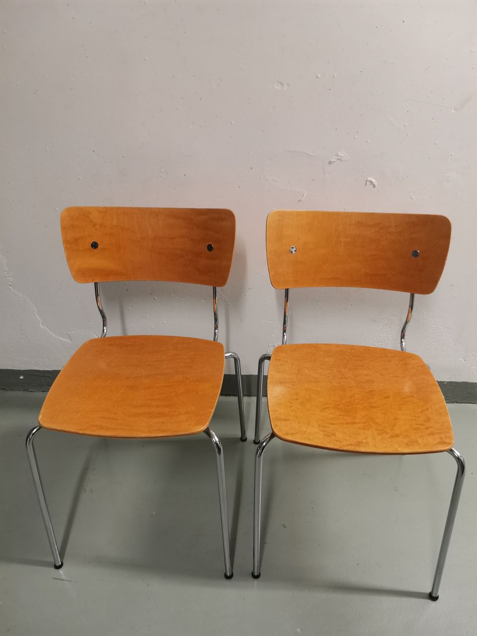 2 kpl Piiroinen tuoleja
