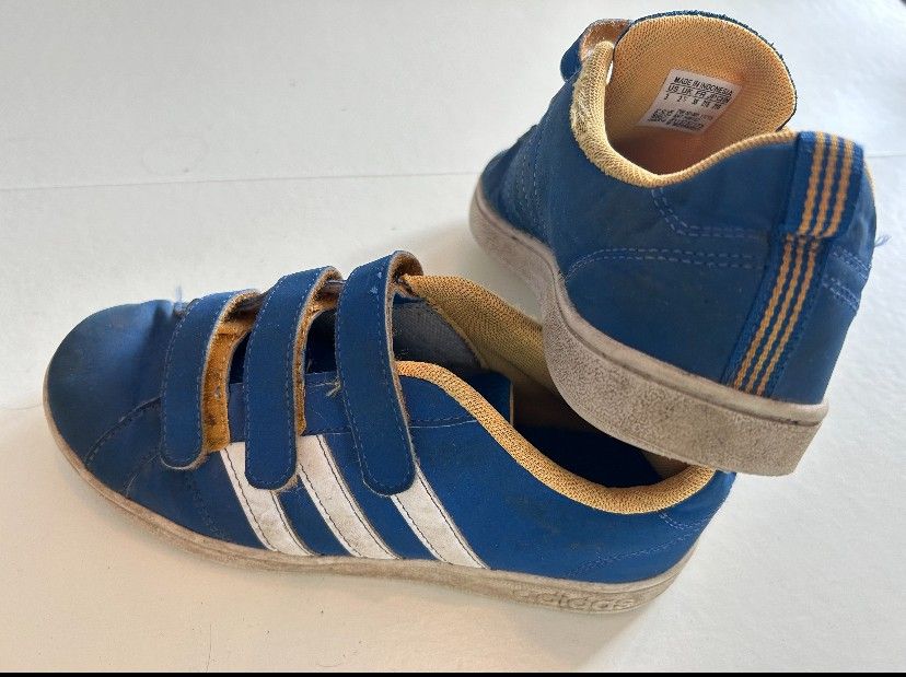 Adidas lenkkarit 35