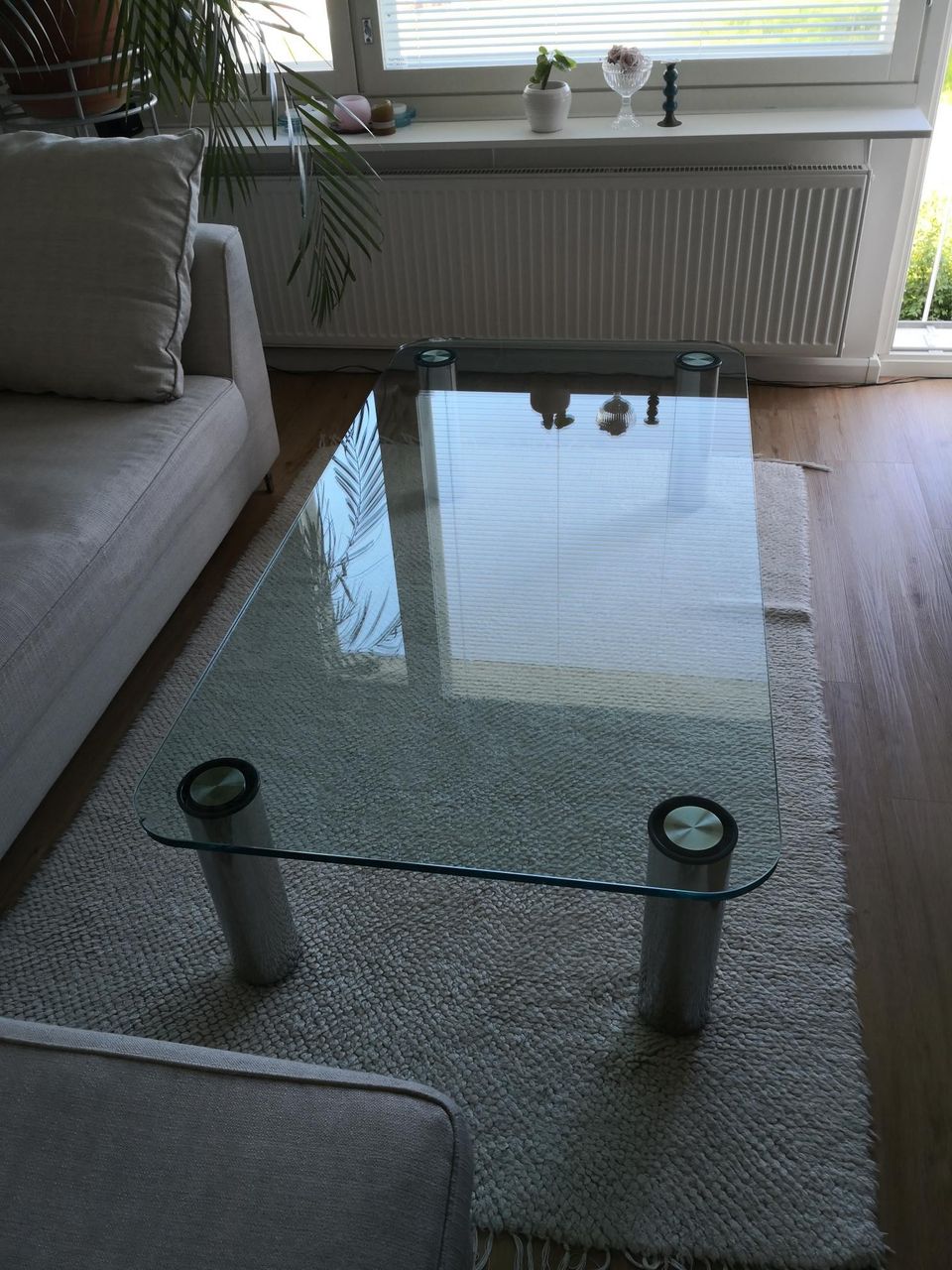 Iso lasinen sohvapöytä