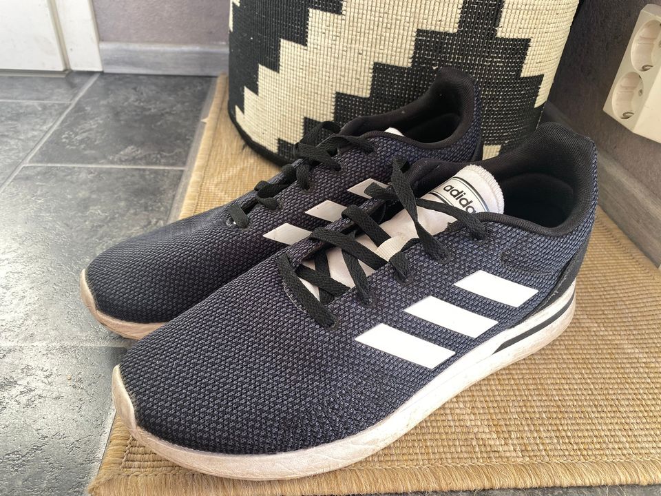 Adidas kengät