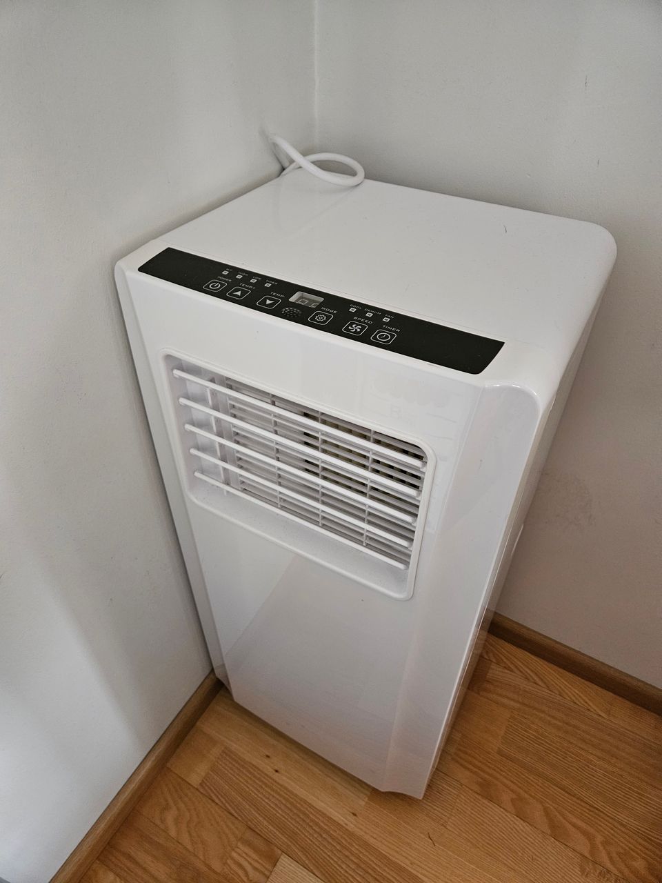 Siirrettävä ja kaukosäädettävä ilmastointilaite