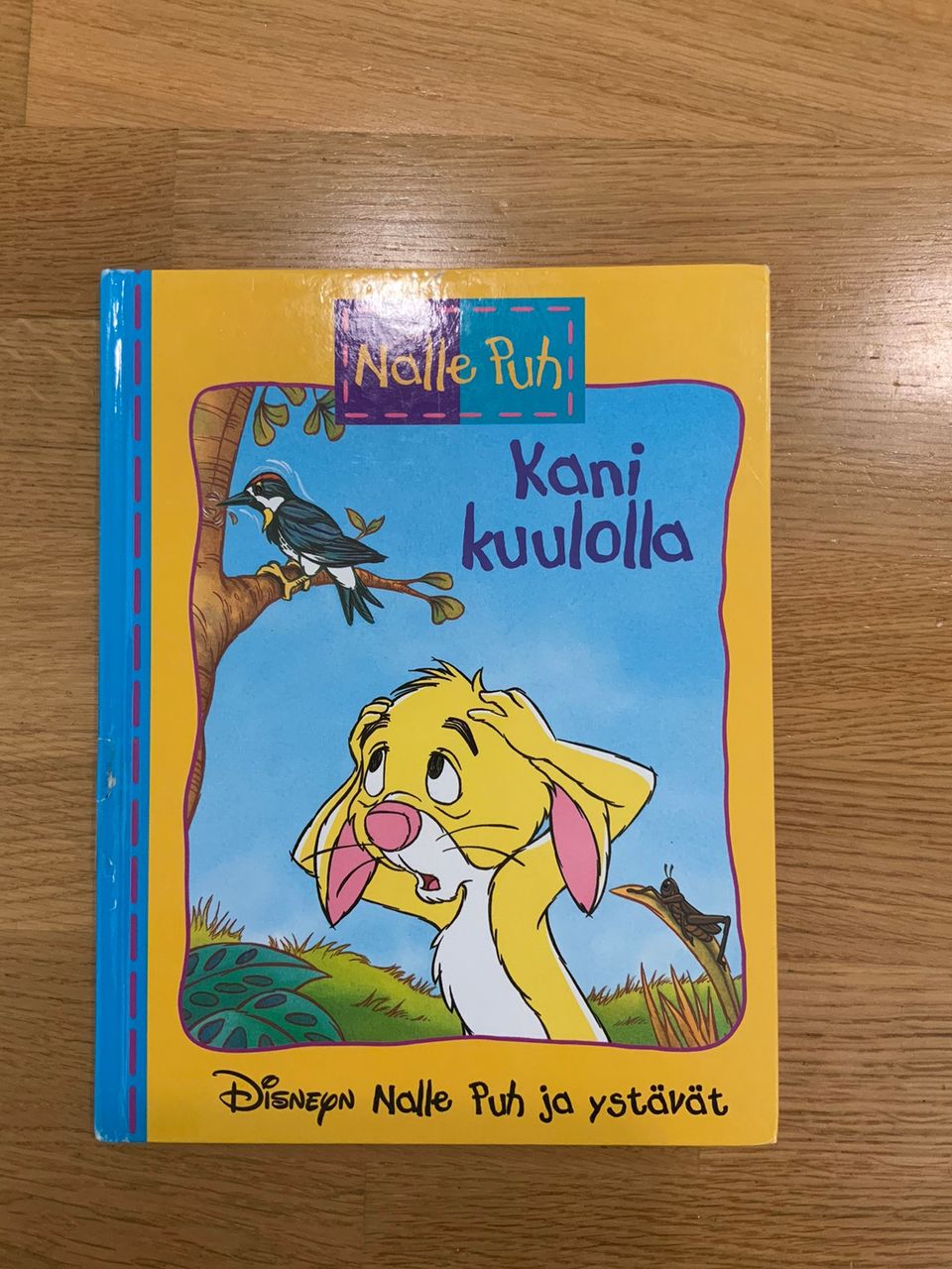 Nalle Puh Kani kuulolla -lastenkirja