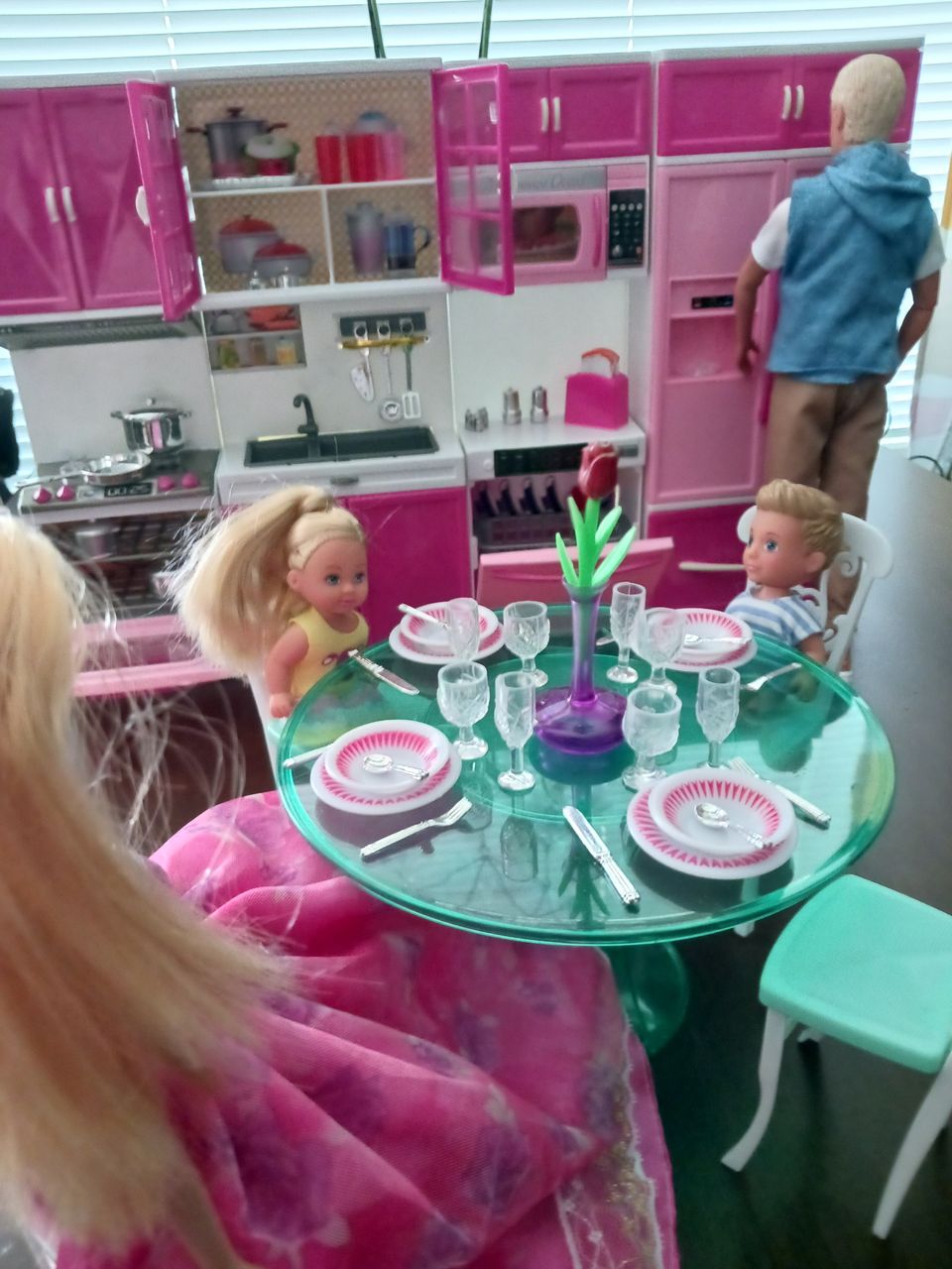 Barbie keittiö ja ruokailuryhmä