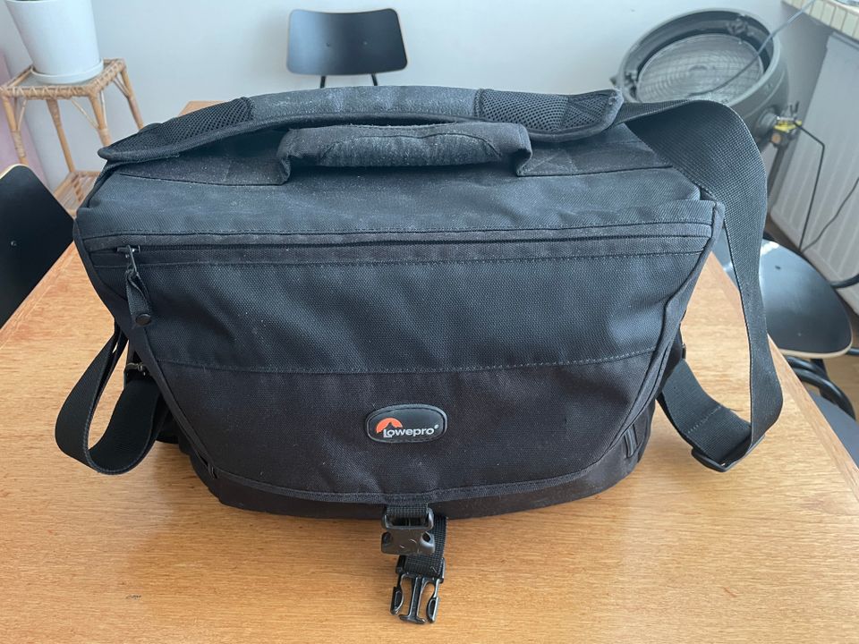 Lowepro Nova 200 aw kameralaukku