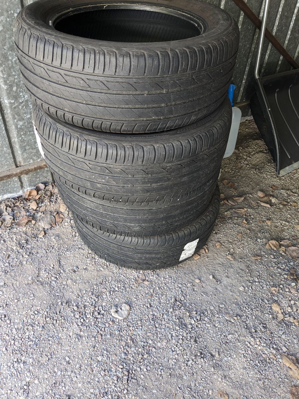 Auton renkaat 215/55R17