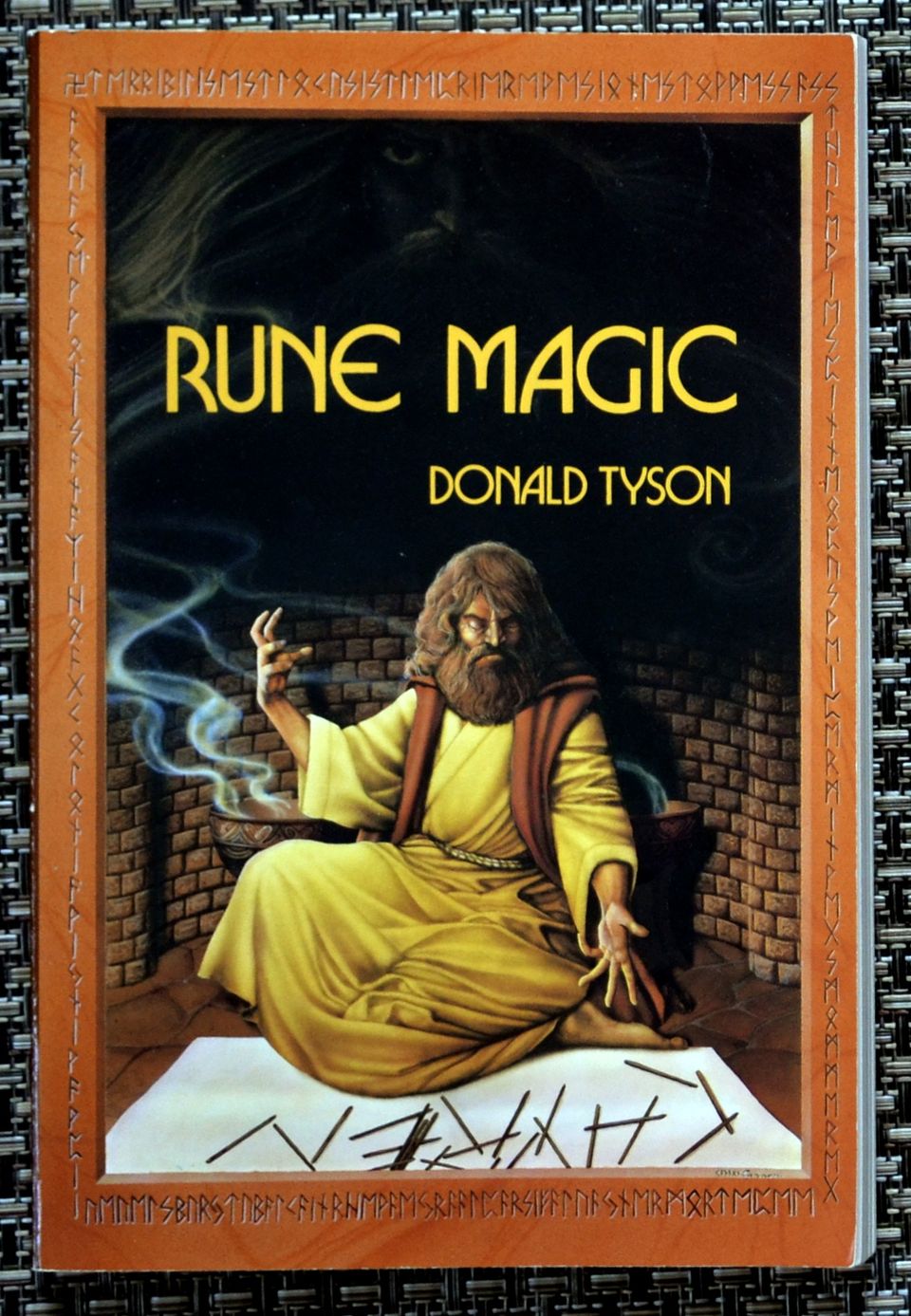 Rune Magic, Donald Tyson, riimu kirja
