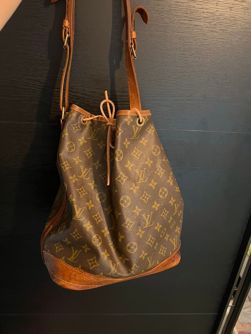 Louis vuitton noe laukku