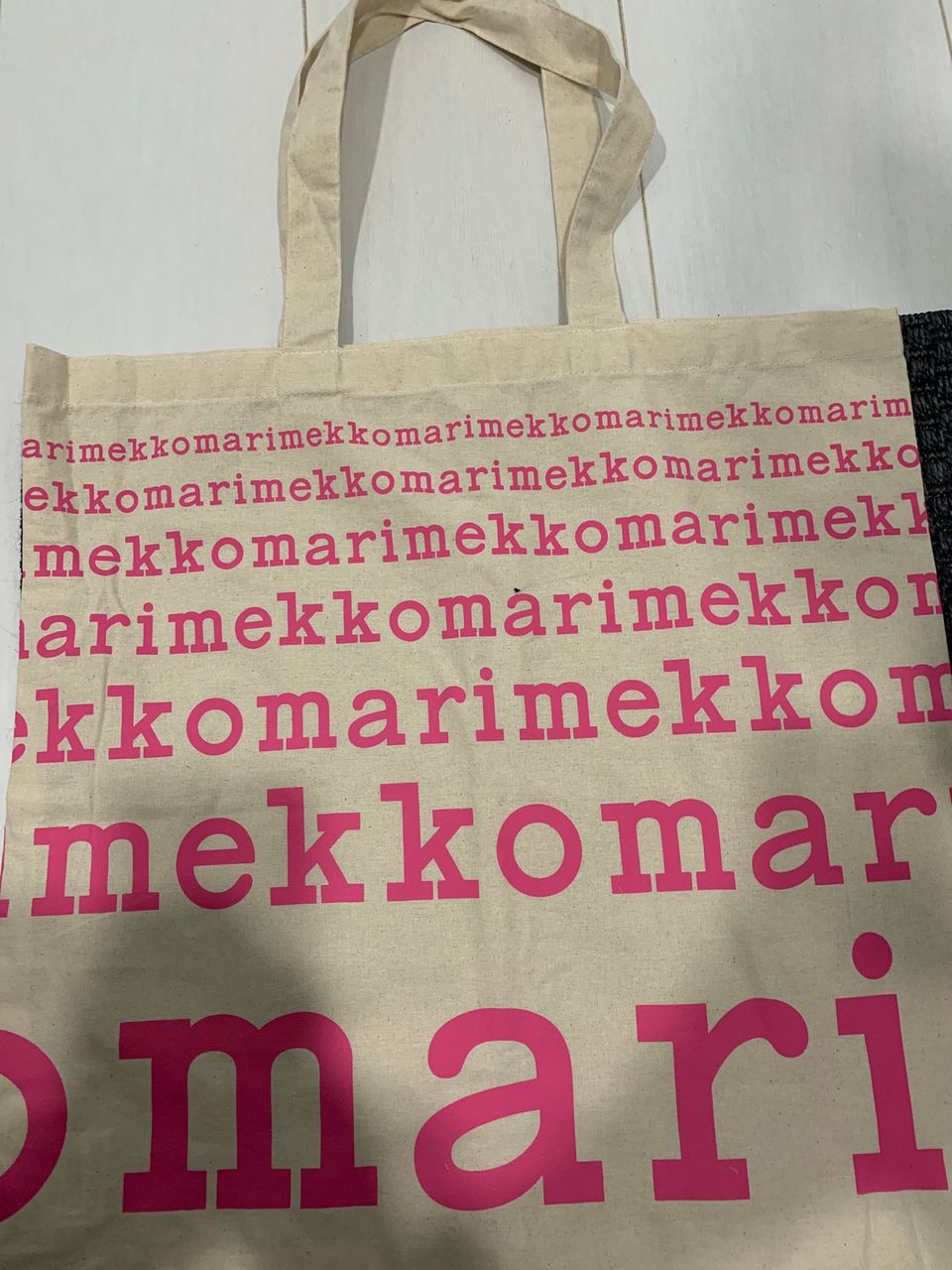 Pinkki logokassi