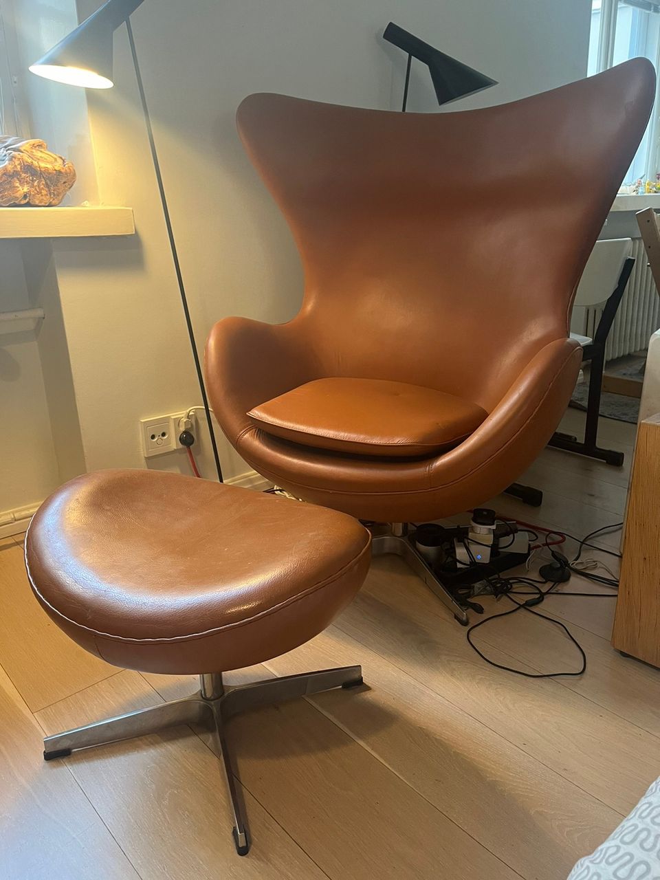 Egg Chair & stool leather - Munatuoli ja jakkara nahka