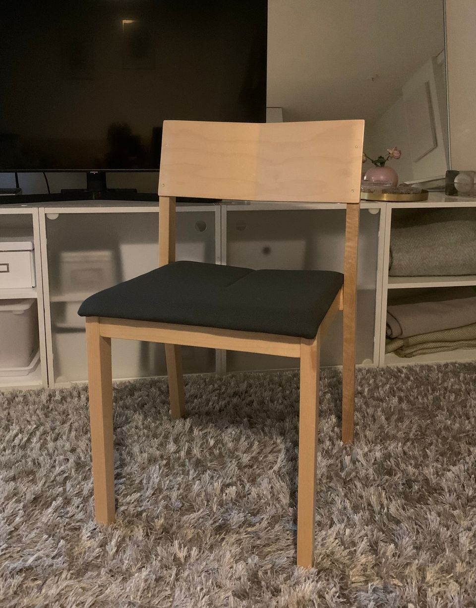 Harmaa vaalea puinen tuoli / nojatuoli / työtuoli