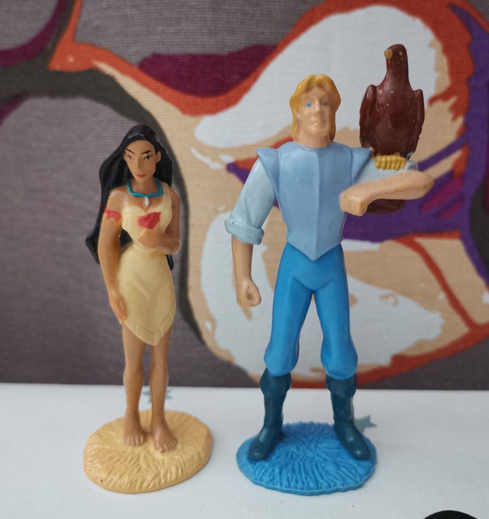 Pocahontas ja John Smith - figuurit