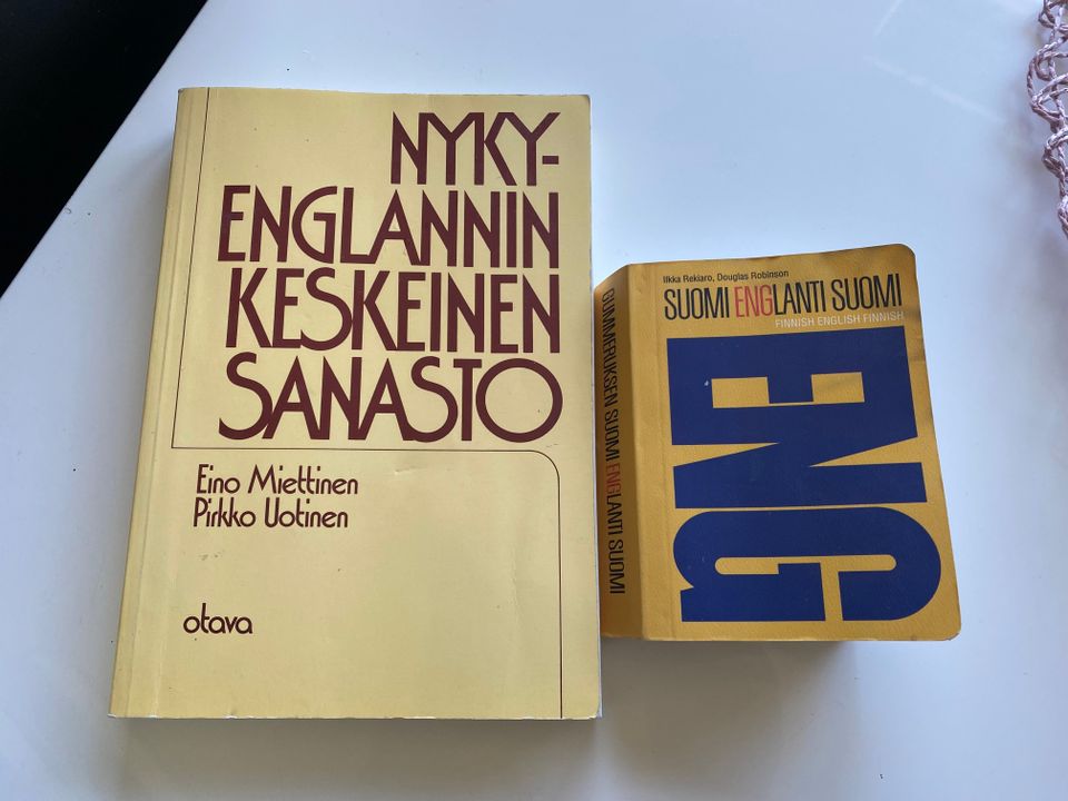Englannin kielen kirjoja