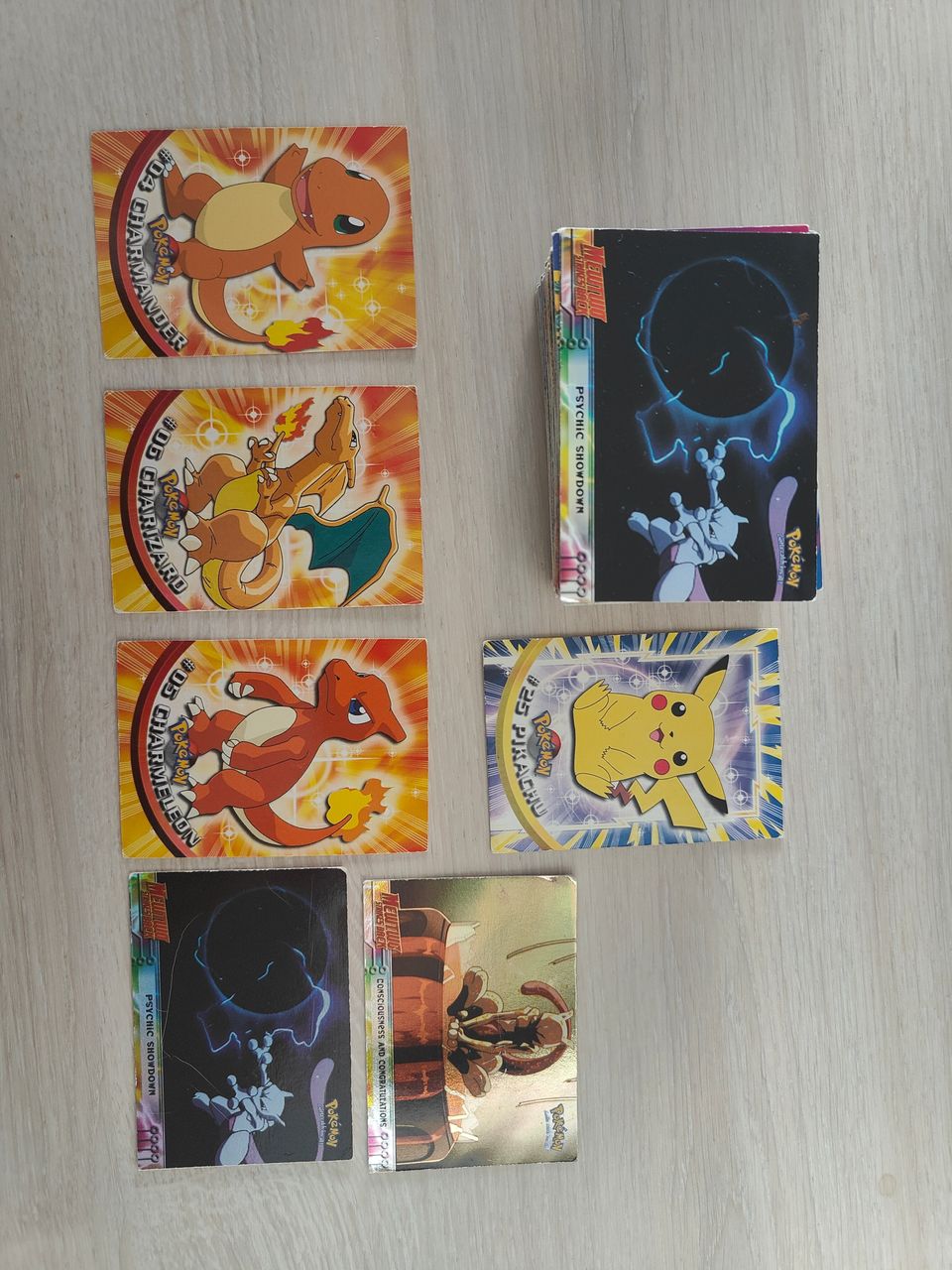 Pokemon topps ja wwe topps kortteja
