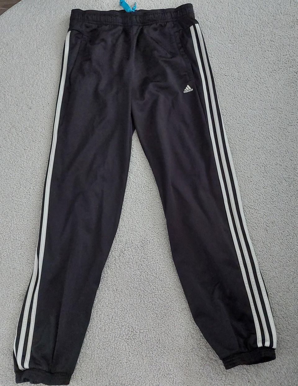 Adidas verkkahousut koko 160cm