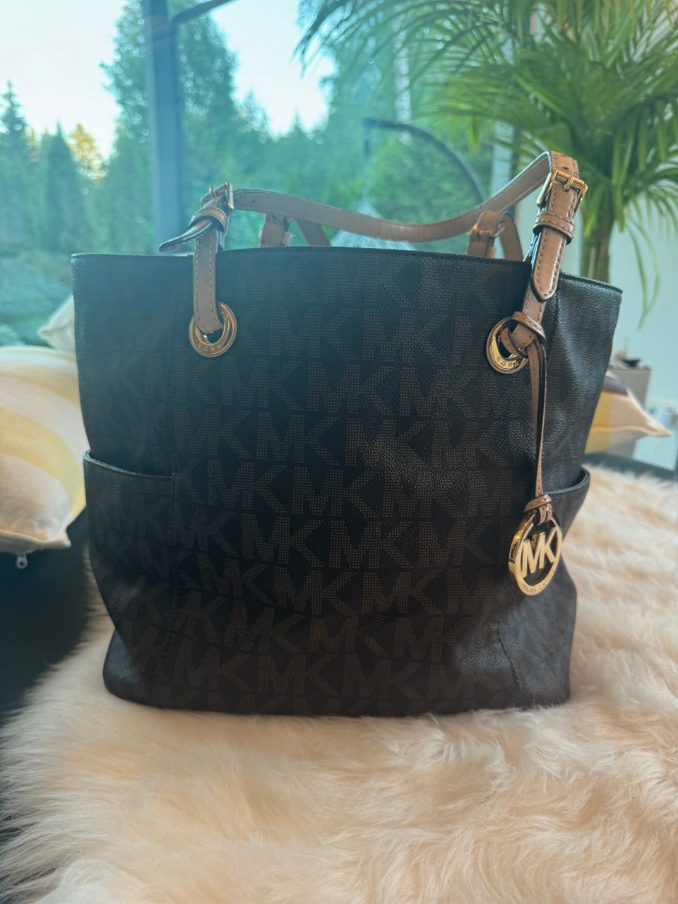 MICHAEL KORS JET SET LOGO ITEM LAUKKU