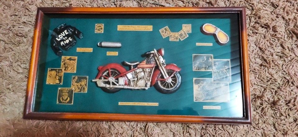 "Love to Ride" Harley Davidson Seinätaulu+kirja