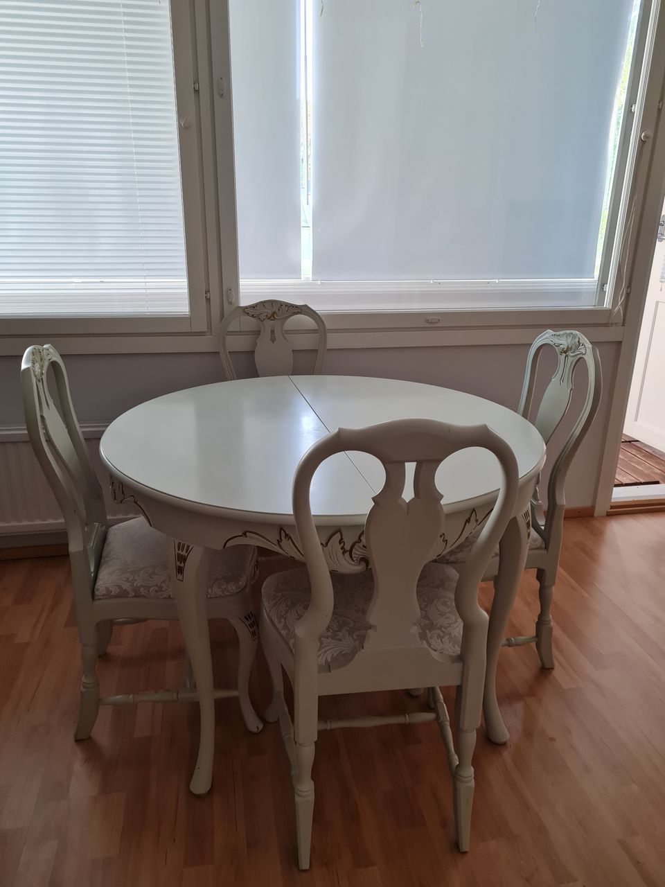 VARATTU Rokokoo ruokapöytä + tuolit