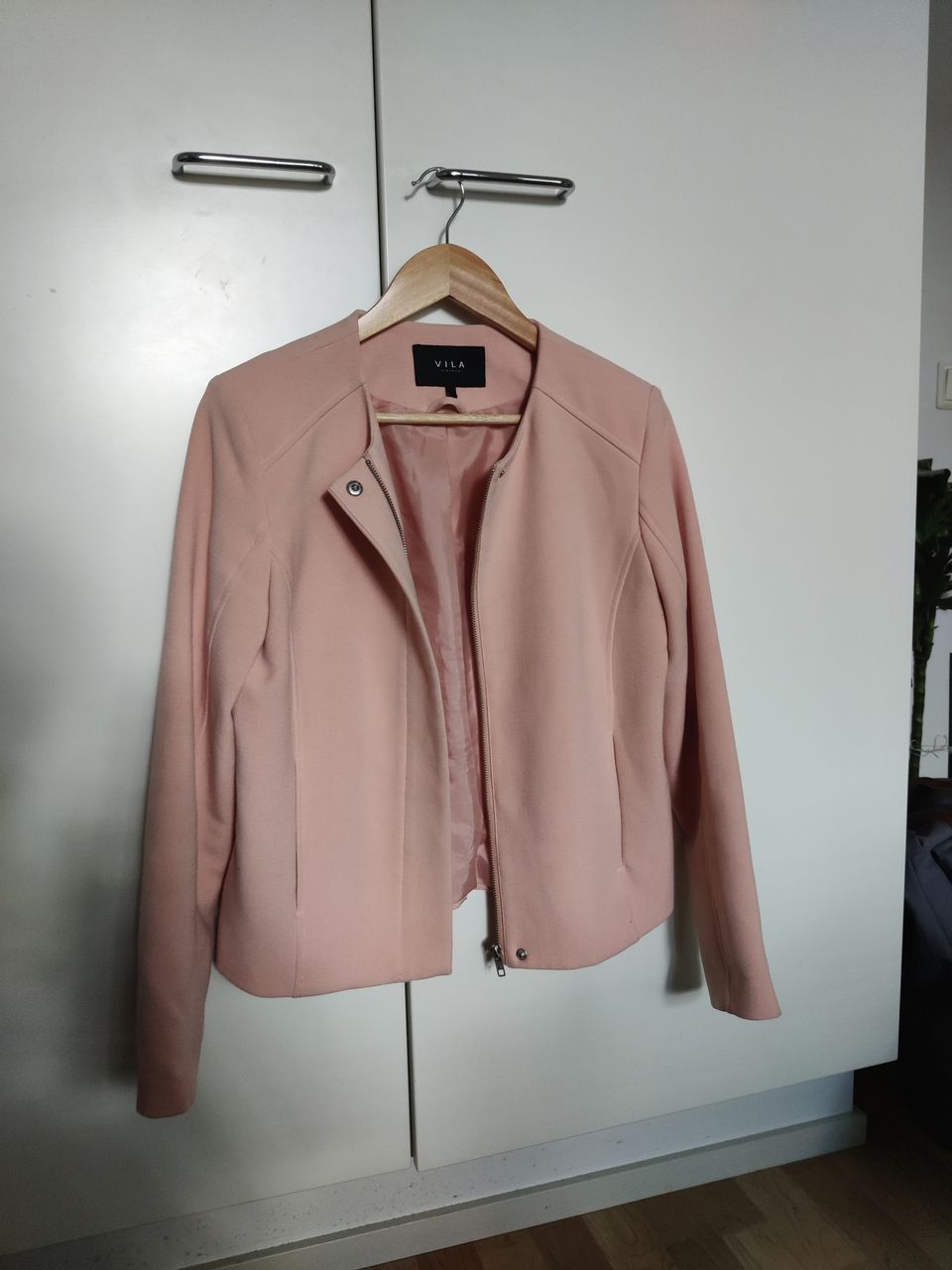 Vaaleanpunainen takki
